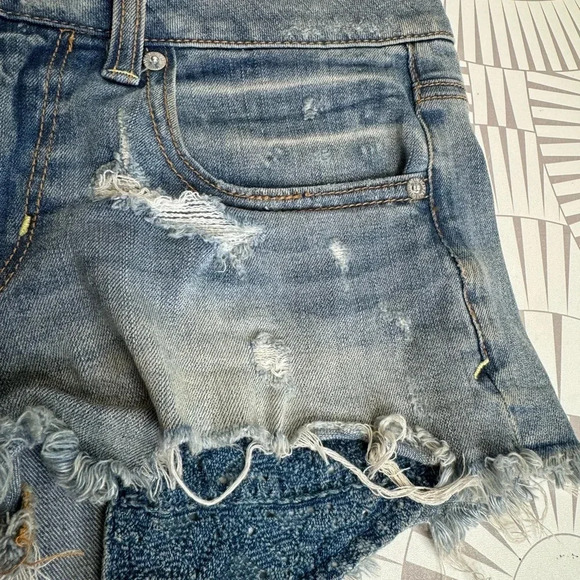 American Eagle Women’s AEO Denim Shortie Jean Shorts Size 6 Distressing - Picture 2 of 5